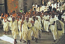Pilgrims performing Sa'y