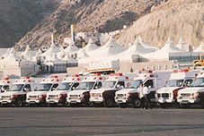 Ambulances du Croissant Rouge à Mina Click to view high resolution version