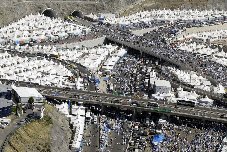 Roads connecting Mina to Makkah through tunnels Click to view high resolution version